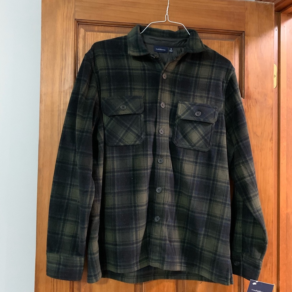 Men’s flannel shirt.